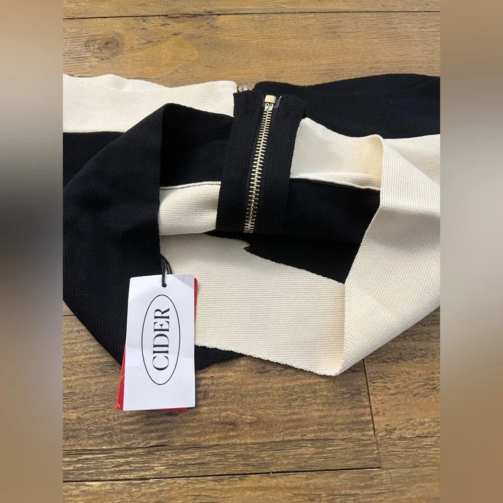 CIDER Bandeu Black and White Striped tube top Monochrome minimalist - Picture 7 of 12